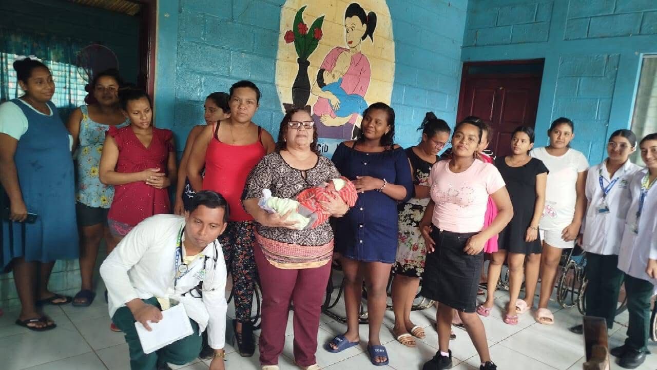 Visita a mujeres embarazadas en la Casa Materna Maurita Ríos.